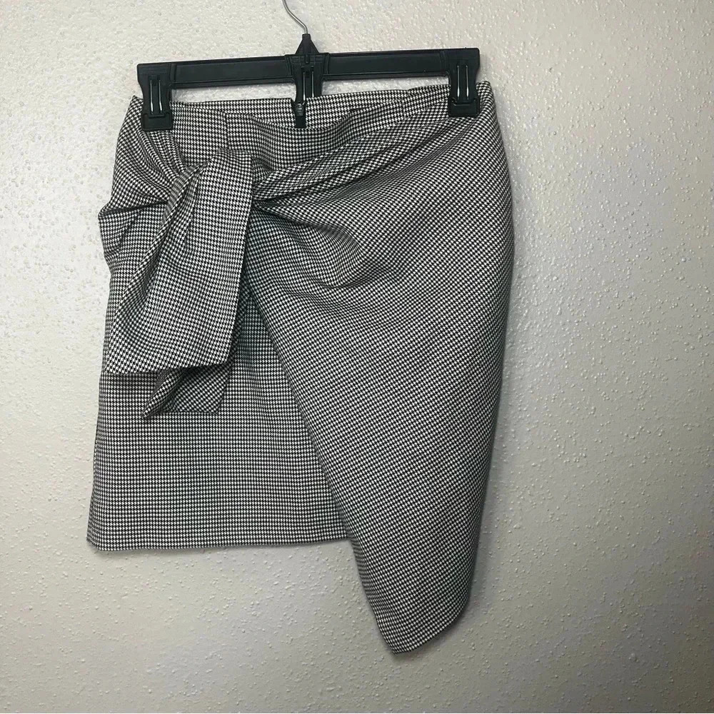 Zara Mini Skirt black and white size XS